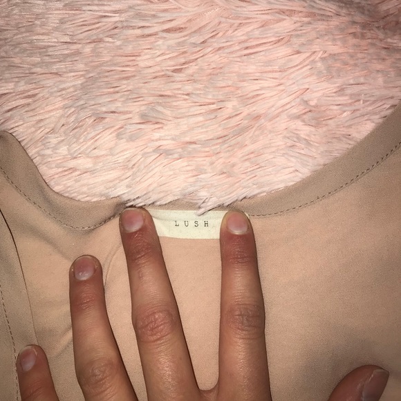 Tan colored blouse - Picture 5 of 5